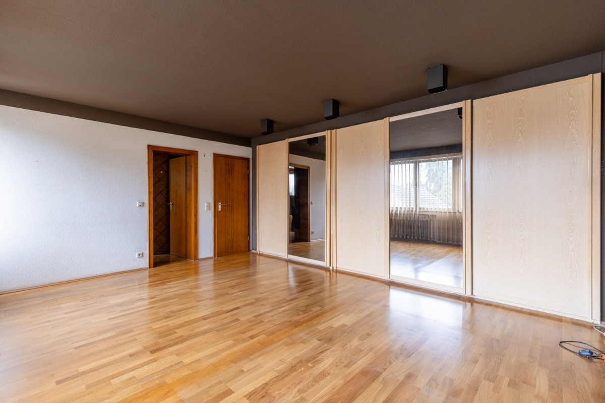 2.OG - Schlafzimmer Strassenseite 2