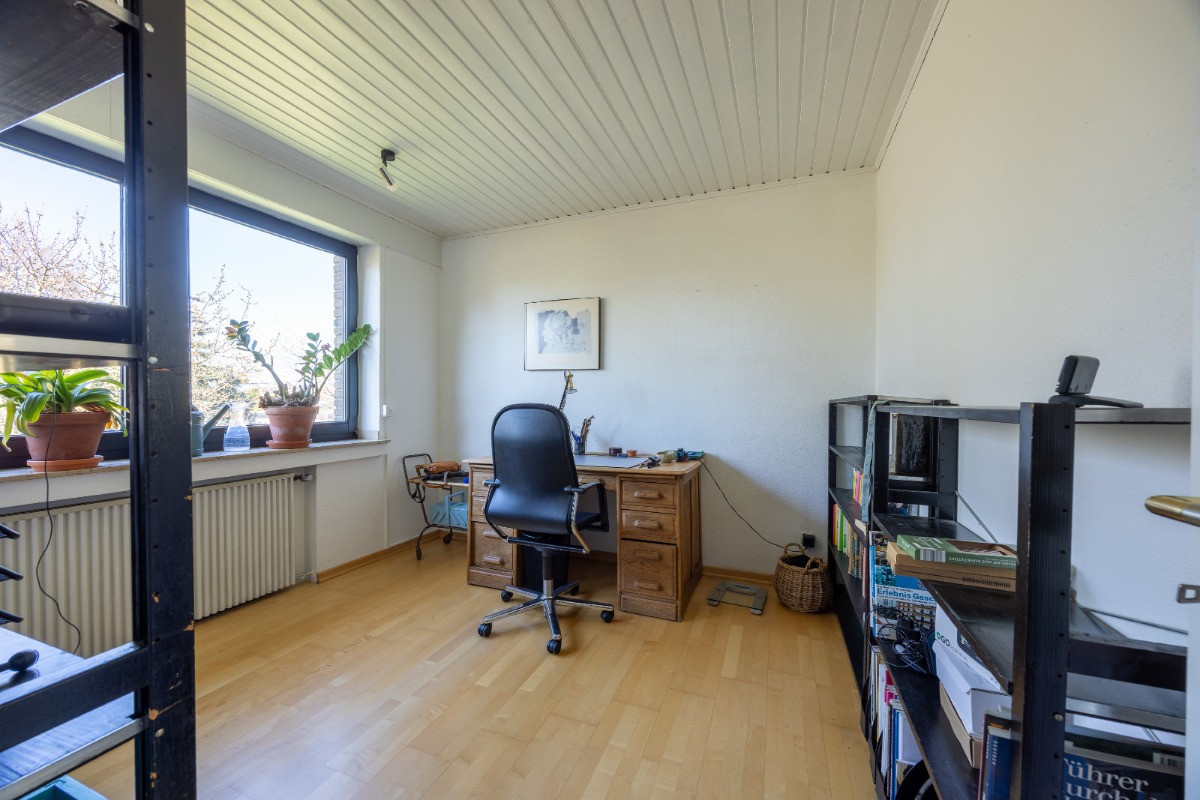 1.OG Arbeits-Kinderzimmer Strassenseite