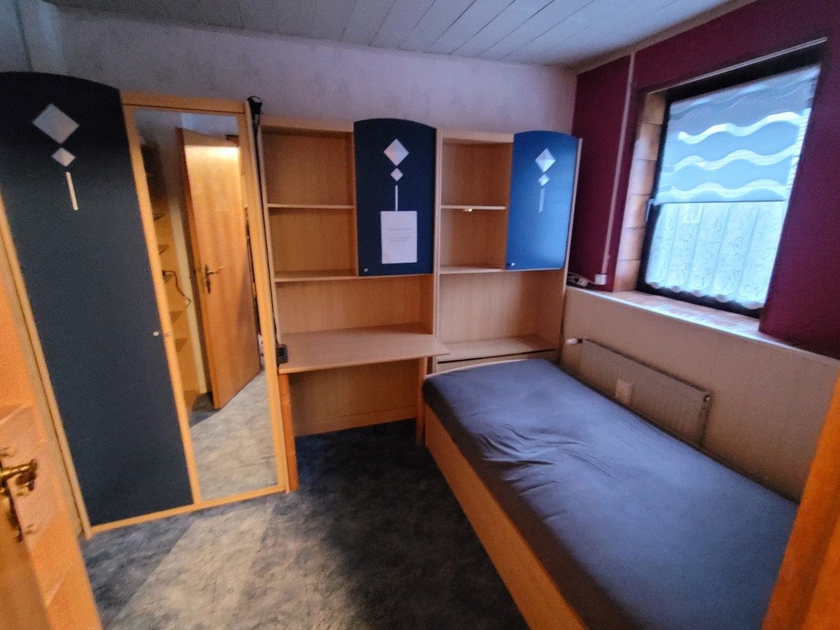 Arbeits- oder Kinderzimmer OG