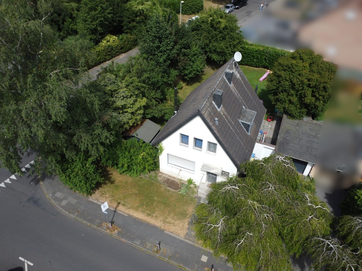 Eckgrundstück mit Entwicklungspotenzial pos. Bauvoranfrage für 5-6 Wohneinheiten in Frechen Mitte