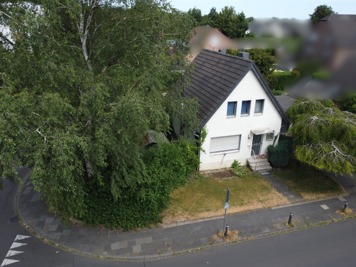 Eckgrundstück mit Entwicklungspotenzial pos. Bauvoranfrage für 5-6 Wohneinheiten in Frechen Mitte