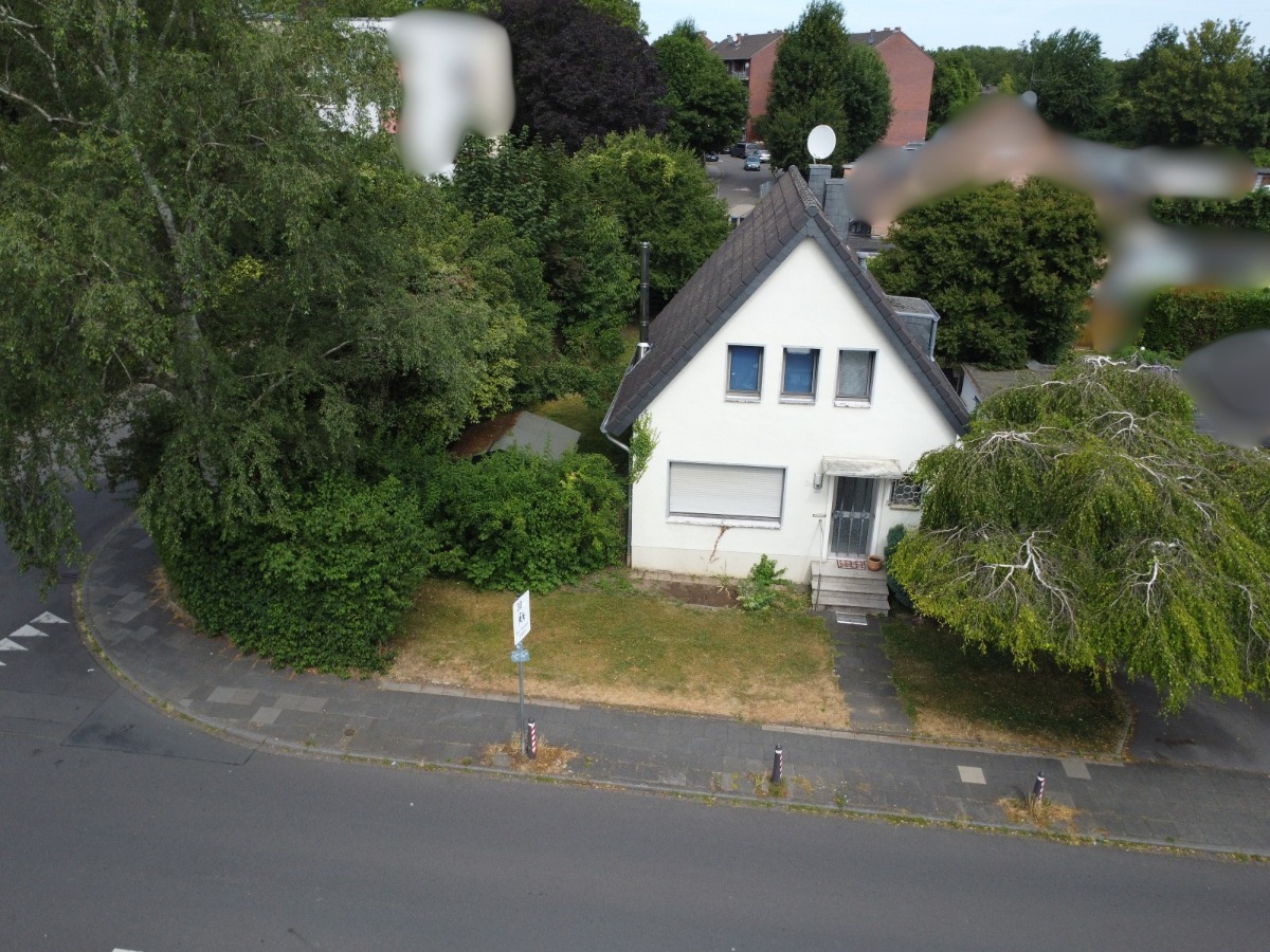 Eckgrundstück mit Entwicklungspotenzial pos. Bauvoranfrage für 5-6 Wohneinheiten in Frechen Mitte