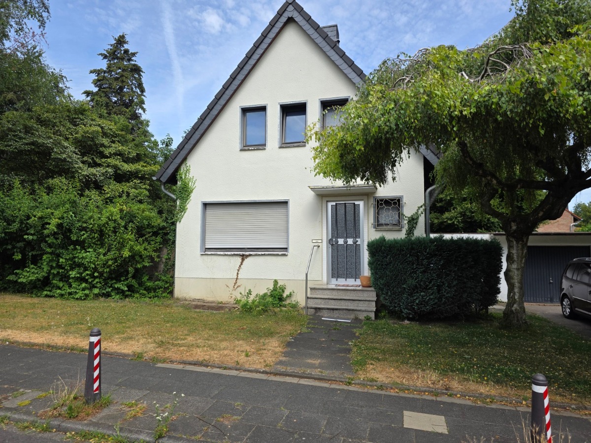 Eckgrundstück mit Entwicklungspotenzial pos. Bauvoranfrage für 5-6 Wohneinheiten in Frechen Mitte