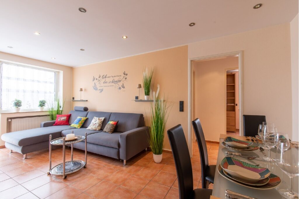3-Zi-Wohnung m. Balkon Frechen Mitte, mit Einbauküche, überwiegend möbliert