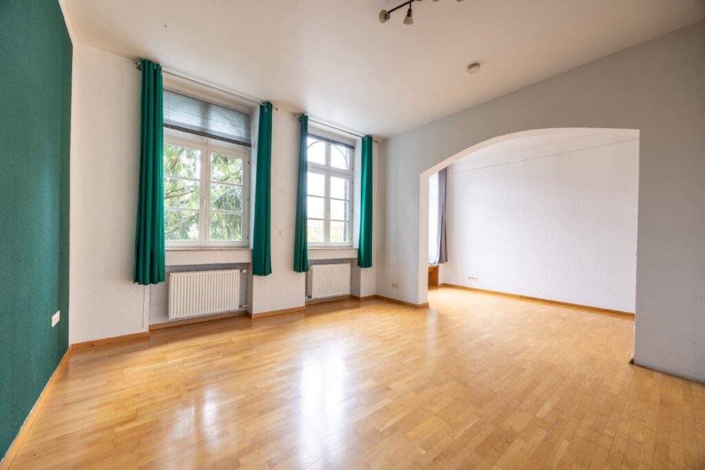 Schicke Altbauwohnung in zentraler Lage, zum Selbstbezug oder Kapitalanlage